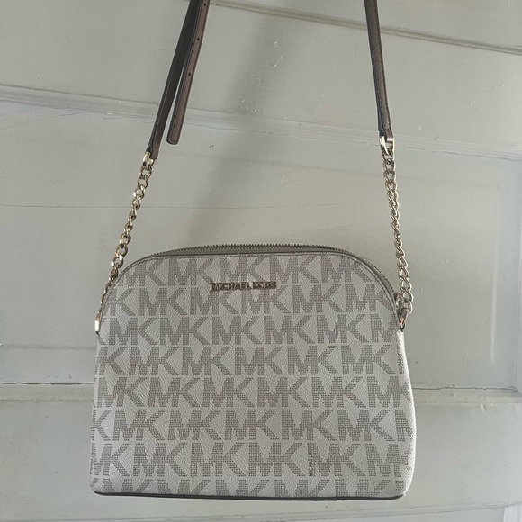 Michael kors crossbody - Picture 1 of 4